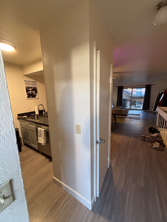 entrance - Fully furnished Varsity Townhomes Unit (looking for 1 or 2 subtenants!)