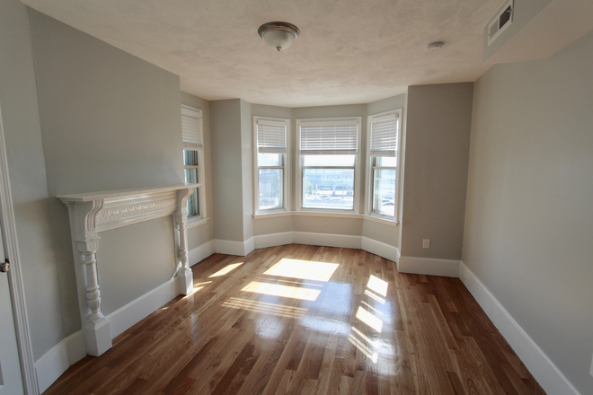 Call NOW for showings! 617-236-8550 - SARATOGA ST - *NO FEE* LRG TOP FLR 4BR FOR *9/1/2026* W/ LNDRY IN BLDNG, STORAGE, YARD, 2 BATHS! Apartments