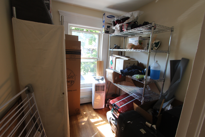 8 - Spacious 4 bed on 2 floors near the Central T. Apartments