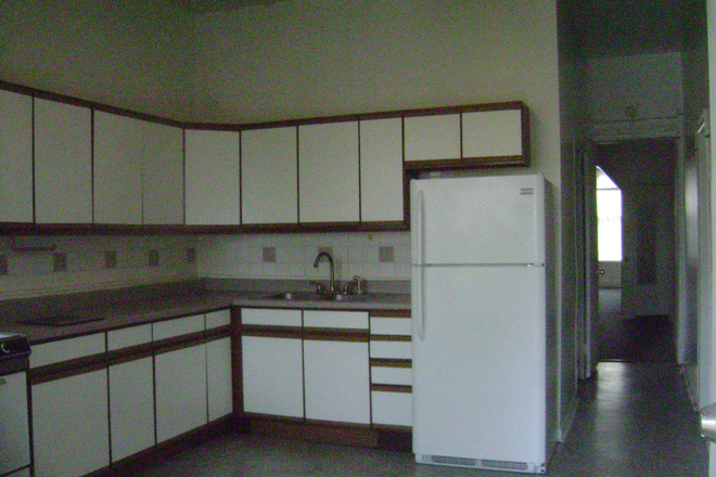 kitchen - WALK to West Campus! HUGE! Charming, quiet, clean with parking spot optional. Apartments