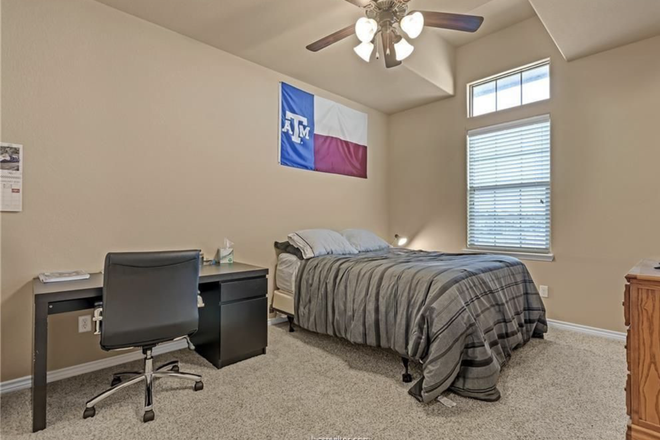 edroom - Baracks House