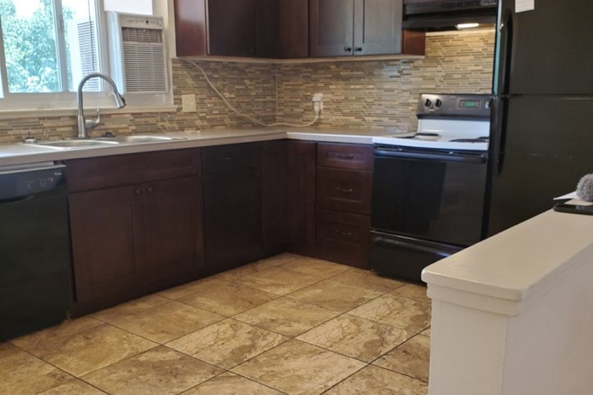 652 - 652 Inca . (5BR/ 2BA) Triplex