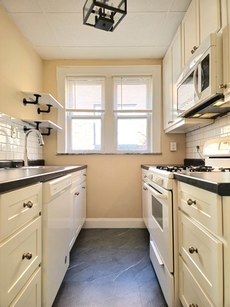 Kitchen of Unit 2E - Charming 2bed/1bath Apartment Near Washington University