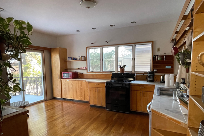Open kitchen with view on the garden - Very-well located, fully furnished, spacious, calm, luminous, elegant colonial house with garden.