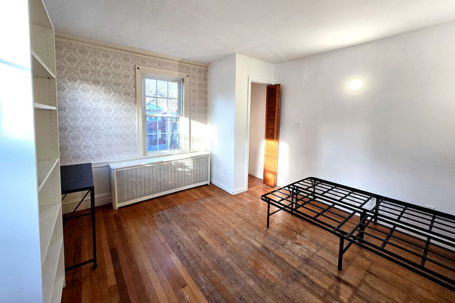 Bedroom - Available Now, No fee! Lg private room for rent, 5' walk to BC and T station to downtown House