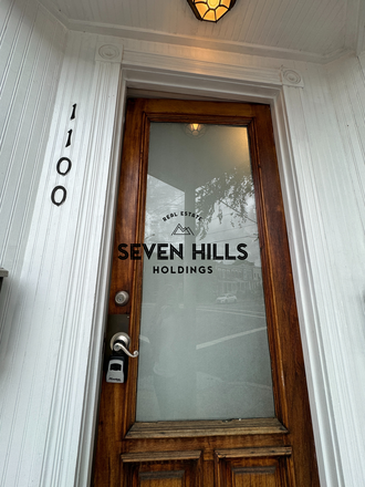 Front Door - 4 bed 2 Bath Property within Walking Distance to VCU! Townhome