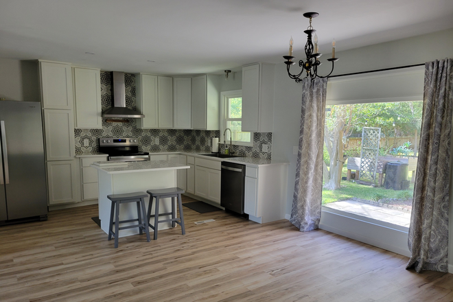 Dining Area and Kitchen - Great House Next to Campus and Greenway Trail