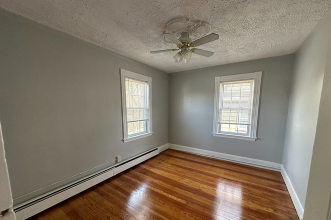 Bedroom - Oak Square 4 Bed 2 Bath  Brighton Apartments
