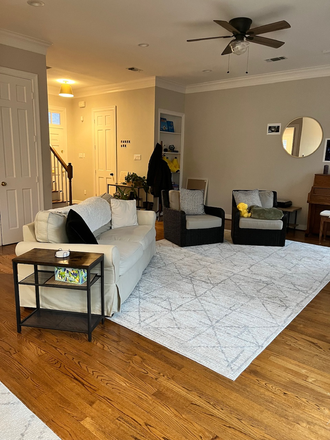 Living Area - Townhouse close to campus