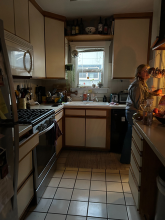 kitchen - College house near campus