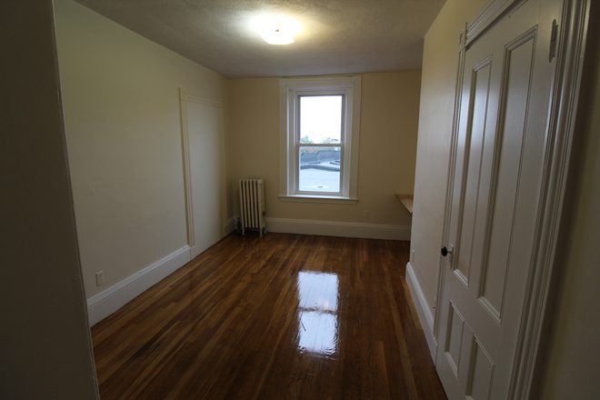 3 - Conveniently located apartment near MIT & the Central T