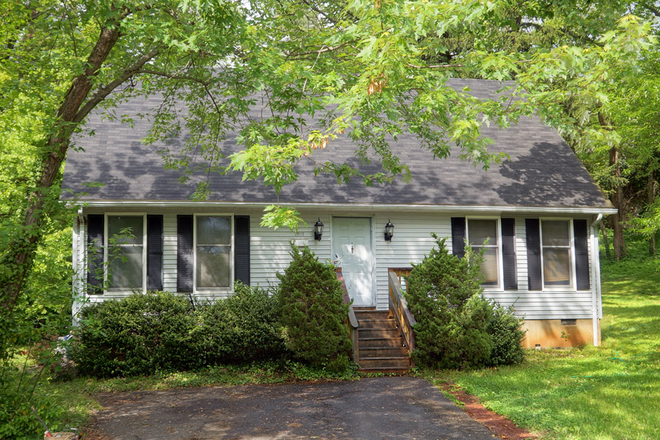 Summertime Street view of Cool Spring! - Affordable Housing for UMD Students and Faculty House