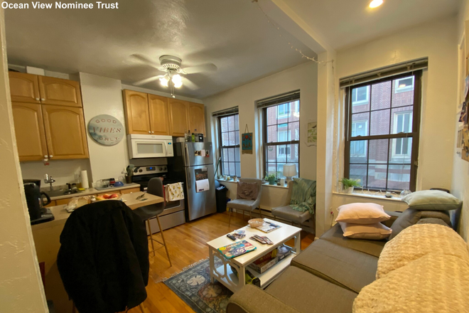 Call NOW for showings! 617-236-8550 - CHARTER ST - *9/1/2025* GORGEOUS NORTH END 2BR W/ OPEN LAYOUT, HIGH CEILINGS, BFAST BAR, EQUAL BDRMS Apartments