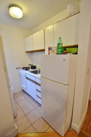 Kitchen - Beautiful and Cozy 1 Bed on Symphony Rd! - Avail 9/1/25