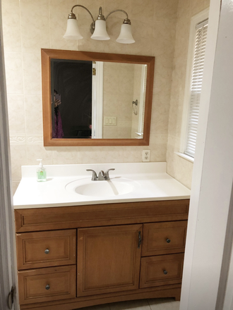 Bathroom - Furnished Rooms-Sycamore Lane-Montgomery House