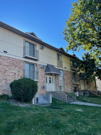 Exterior - 522 S Van Buren St Apartments