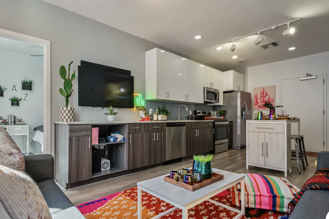 Kitchen - Urbane 3 Bed Room, 3 Bath