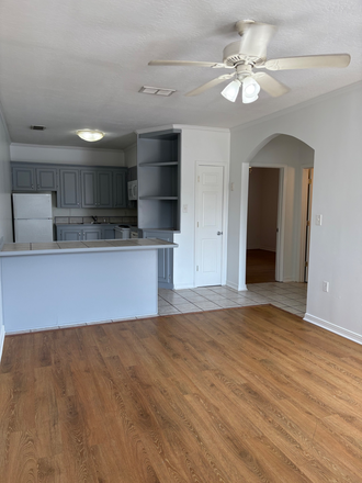 Living Room & Kitchen view - 932 Richburg Rd.