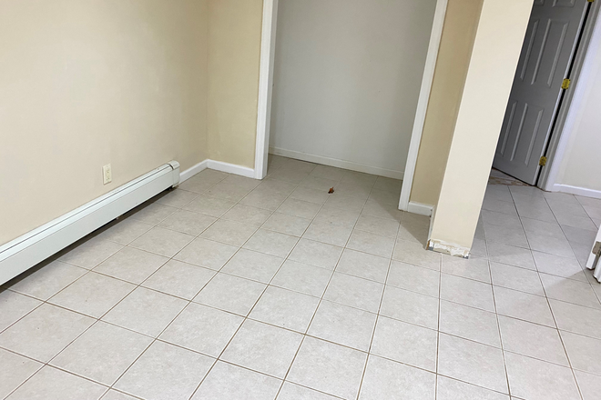 CS2 - 295 California Ave, Uniondale- Hofstra/Adelphi Students House