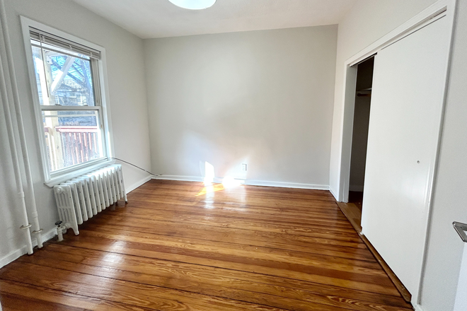 . - SPACIOUS 4 Bed/2 Bath - avail NOW!! Apartments