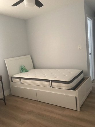 Bedroom - Close to campus and beach. One mile from campus House