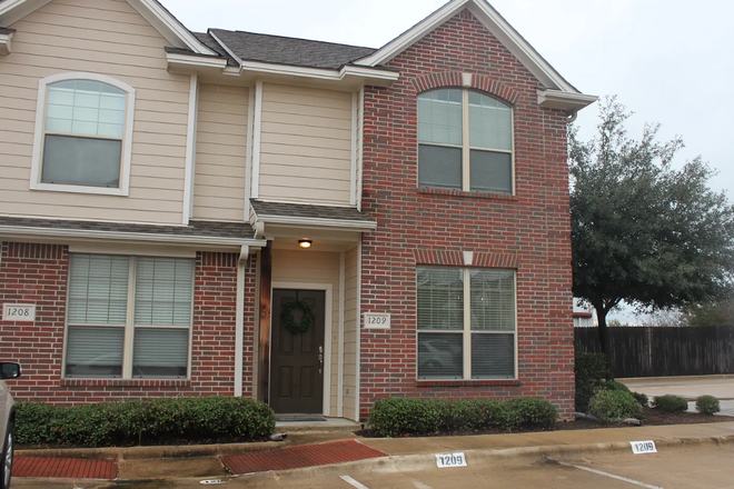 Outside street view - Shared Condo at River Ridge on Spring Loop