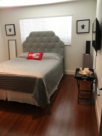 bedroom - modern room in house /WALK OR BIKE  TO UM/ LARKIN /FURNISHED/ ALL INCLUDED/MONTH TO MONTH