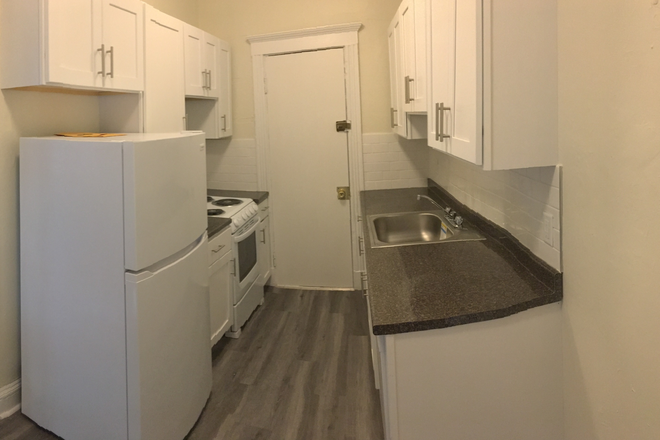 Hub Realty - Large front facing studio with newly renovated spacious kitchen Apartments