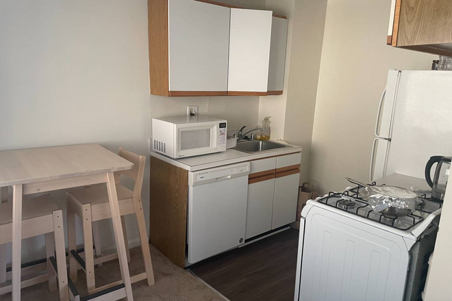 Kitchen - Fox Hall Apartments