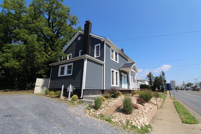 Front - Walk to Campus! Downtown Duplex Home Preleasing now!