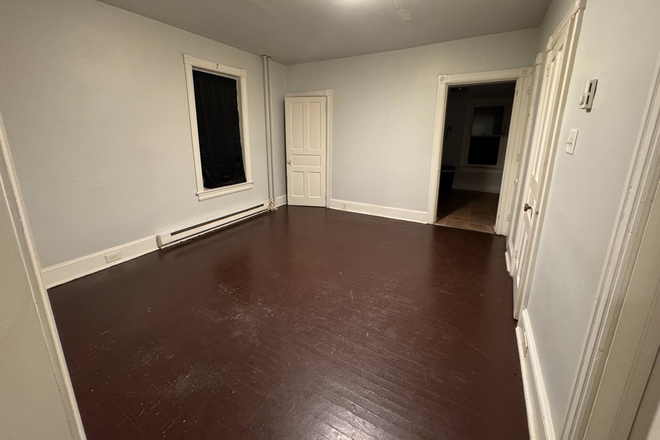 Dining room - Nice 2-bed, 1-bath Perfect for 2 or 3 Students Duplex