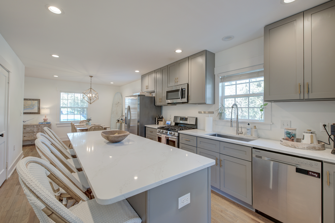 Kitchen - Home on WA Greenway - 1 min drive to Downtown CHS
