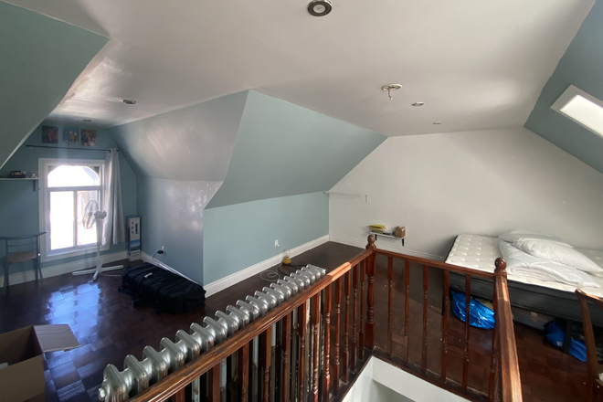 Bedroom photo 2 - 1 Furnished bedroom in 4 bedroom Victorian (2 other bedrooms also available)