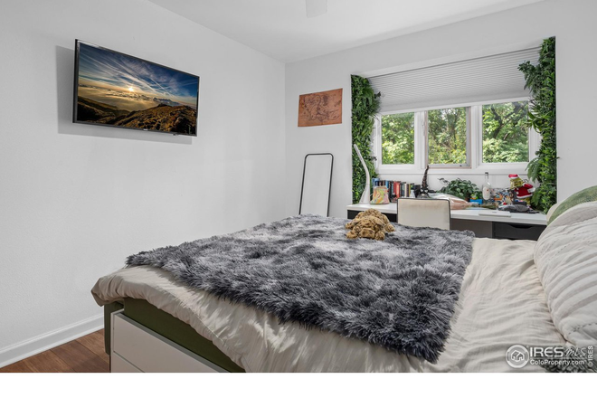 Bedroom (on 2nd floor) - Room for Sublease Spring 2026 – Great Location by Pearl & CU! Condo