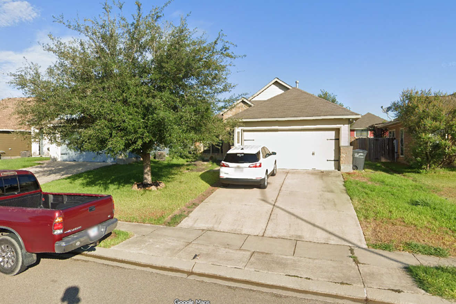 Street view of House - Room available, quiet neighborhood