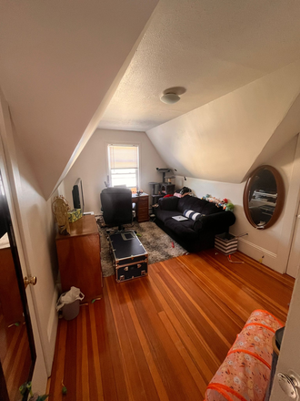 . - Charming Top-Floor 1-Bedroom in Prime Davis Square Location! Apartments
