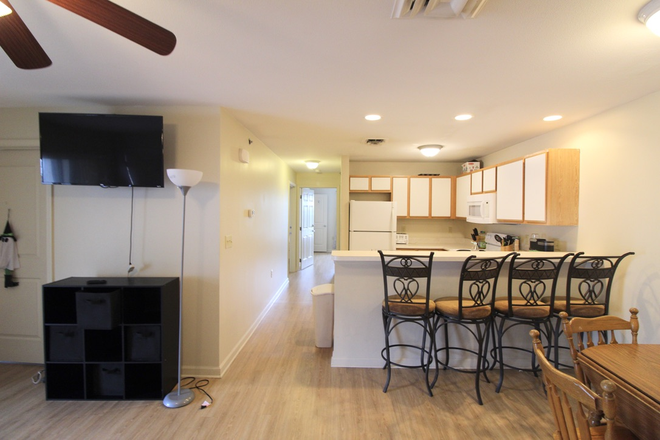 Kitchen - 4 Bedroom 4 Bathroom in Campus View available for the 26-27 year! Condo