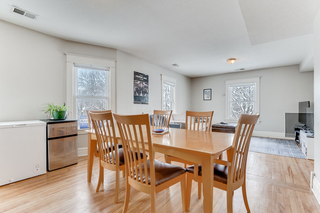 lots of windows - Large beautiful apartment in smaller building 5 blocks to campus 4 bed 2 bath