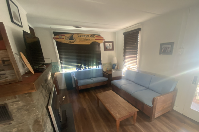 living room - Quiet Cottage by the lake Apartments