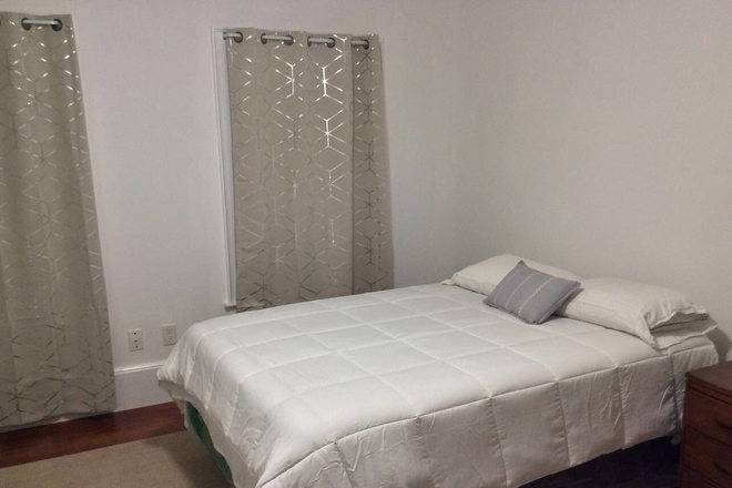 bedroom 1 - HOLTON ST - HUGE FULLY FURNISHED 8+ BED SINGLE FAMILY IN LOWER ALLSTON Condo