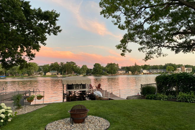 Backyard on the river (BYO Pontoon, kayak) - Elkhart, river-front executive home