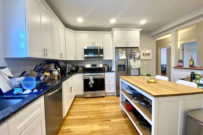 kitchen - HUGE, Renovated 4 Bed / 2 Bath w/ LAUNDRY IN UNIT! Avail. 9/1/24!! Apartments