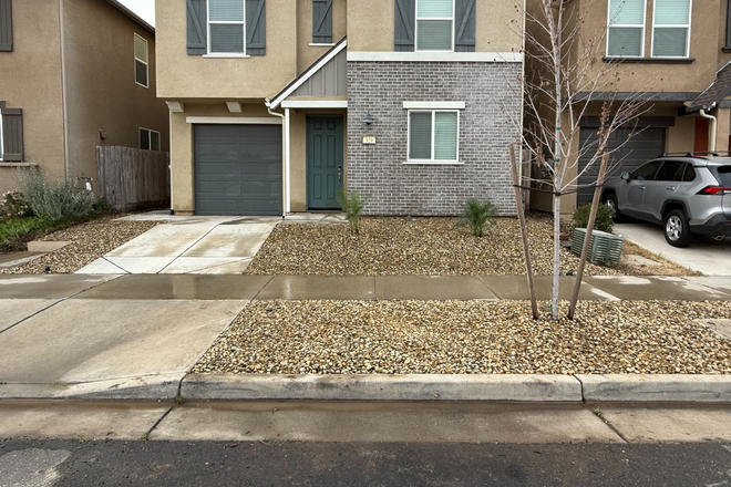Street view - A room available in a 5 bed/3 bath occupied by UC Merced students. 7 minutes from UC Merced.