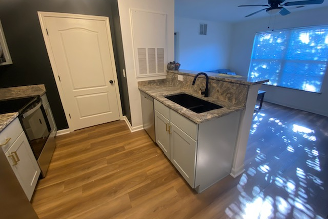Kitchen & Living Room - Sweet Little 1Bed/1Bath Condo Near FAMU/FSU