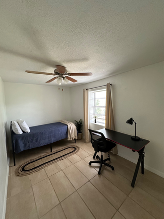  - Near USF, Hospital, University Mall Shopping District, Bus Transit / Utilities Included