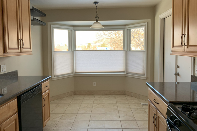 Dining Nook - Perfect Student/Roommate Setup! 3-Bed/2-Bath in Millcreek – ALL Utilities & Internet Included! Apartments