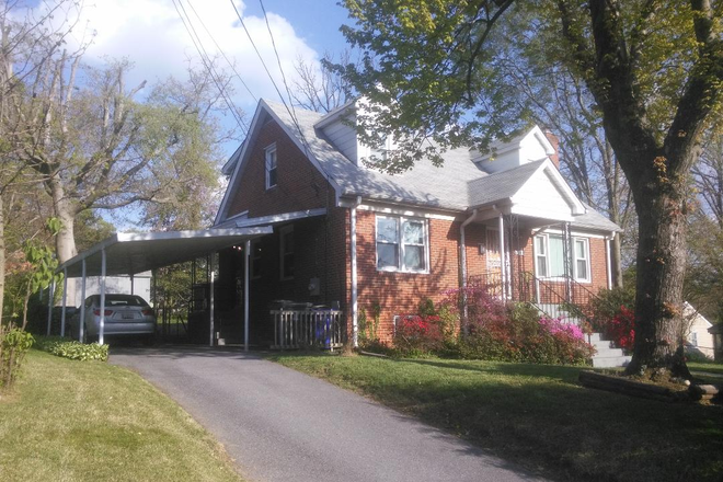 Street View - Furnished Rooms Available Starting January 2024. Short Walk to UMD Shuttle Stop House