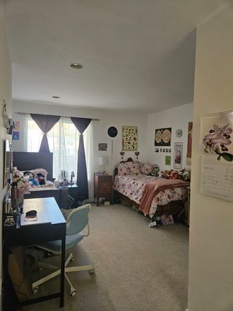 Master Bedroom with it's current arrangement - La Jolla Garden Villas Apartment Summer Sublet, spacious shared room near campus