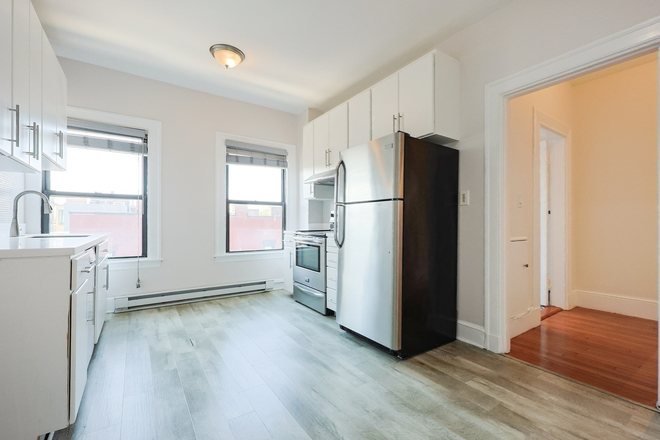 Call NOW for showings! 617-236-8550 - BEACON ST - AUDUBON CRCL BROWNSTONE 2BR/1BA W/ LNDRY IN BLDNG, FIREPLACE, ELEVATOR AVAIL *9/1/2025*