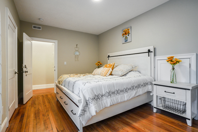 Bedroom - Available : Cozy Room with Private Bath - Steps to Green Line & BU – Move-In Ready! Apartments